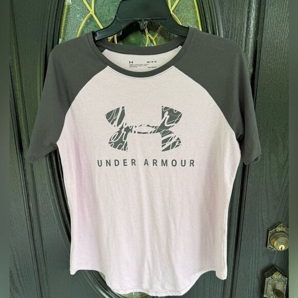 Under Armour Pink and Black Short Sleeve Tee. Size M. Great Condition. - Picture 2 of 5